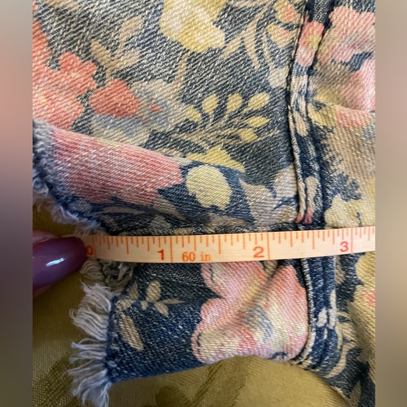 Tinseltown Denim Couture Distressed Floral Shorts Embellished Cooper Accent Sz 5 - Picture 12 of 15